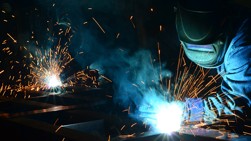 橋梁溶接や配管溶接、製缶工事など多岐にわたる溶接作業に対応